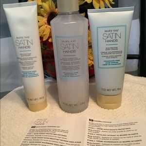 protecting Softener Satin Smoothie Defining Shea Scrub Nourishing Shea Cr